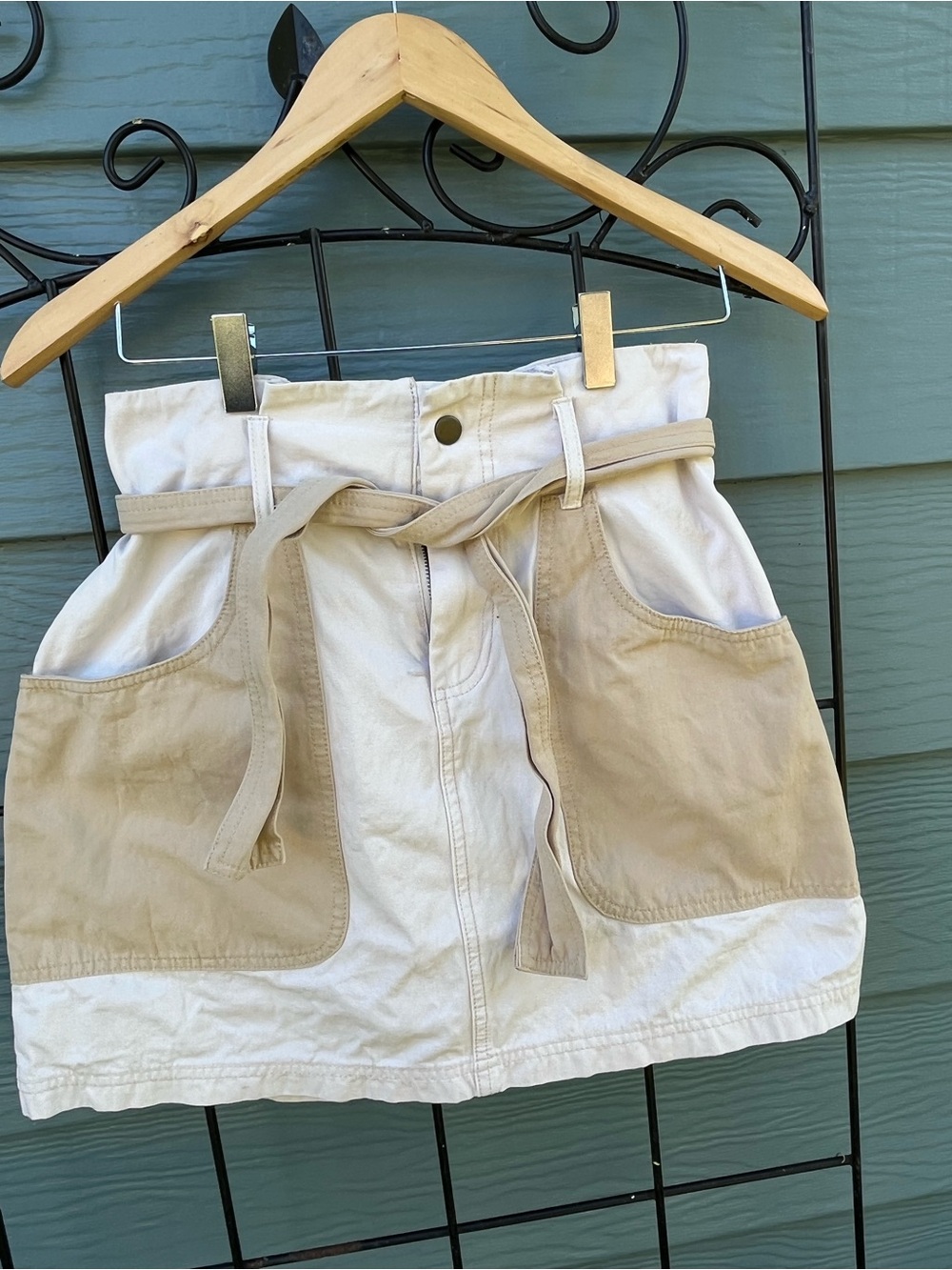 Steve Madden Cream Two-Tone Mini Skirt size medium